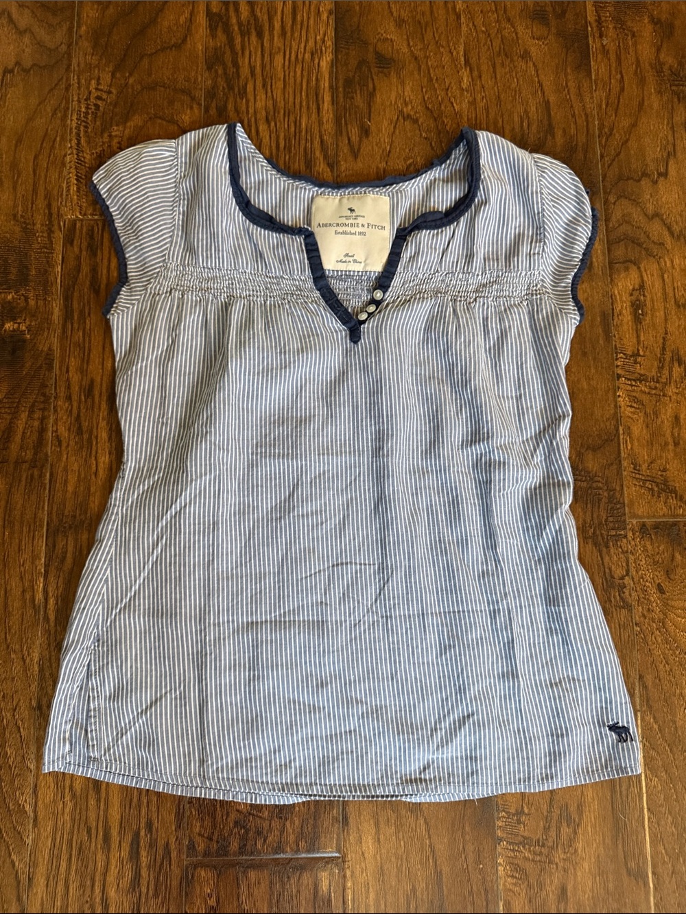 Abercrombie & Fitch Light Blue Pinstripe Cap-Sleeve Top with Navy Trim, size sm